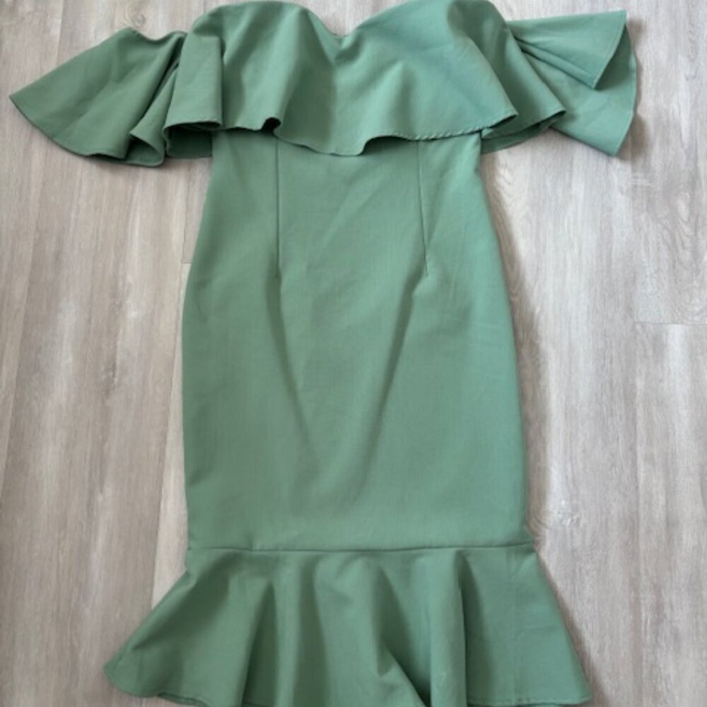 La Pateau off-shoulder dress size 6 NWT